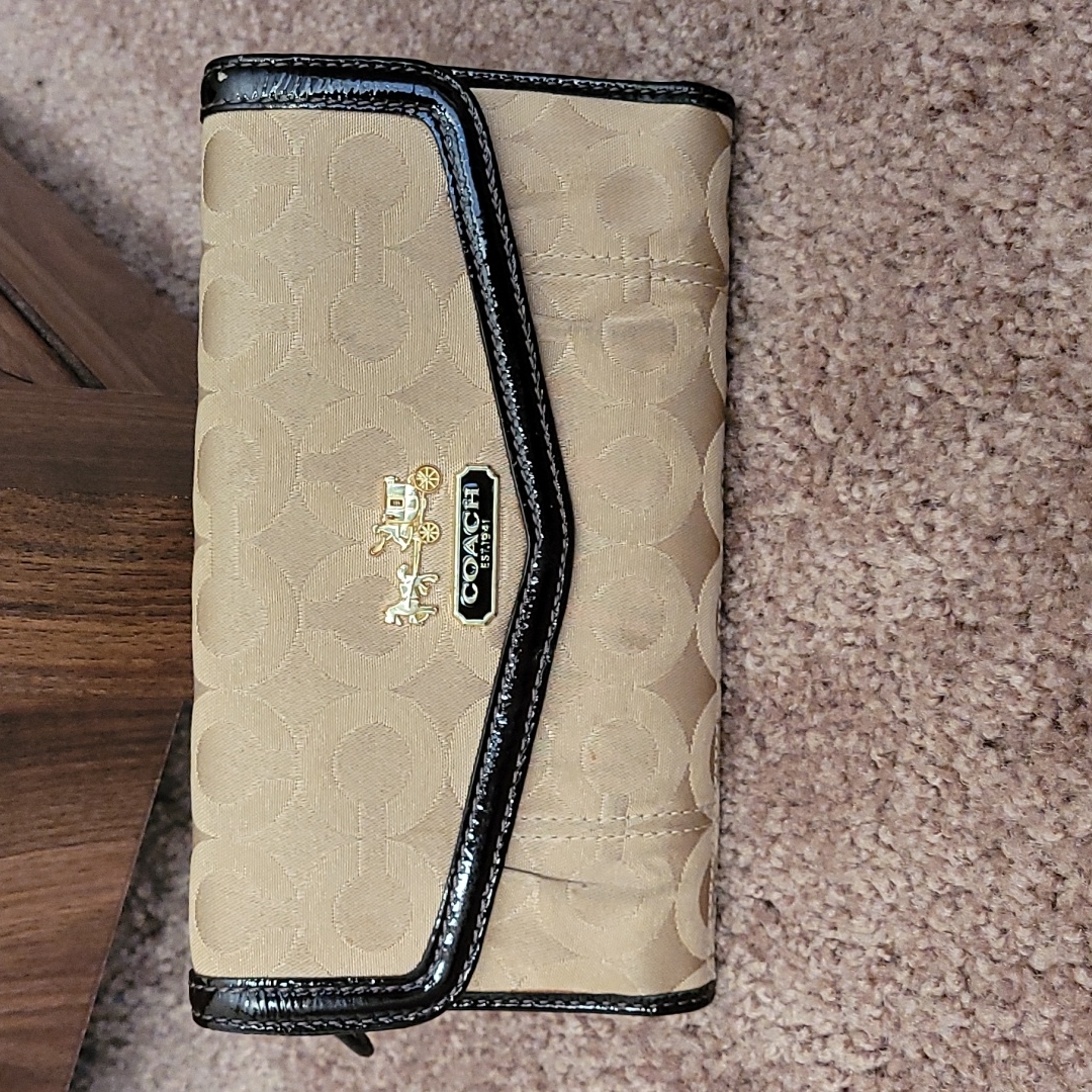 Coach Wallet Signature C Horse And Carriage Coach Wallet Coach Wallet Coach